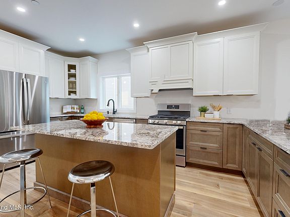 5th image of 12 Harris Ln