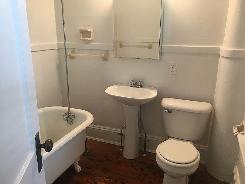 2nd image of 429 Warren Cres APT 1