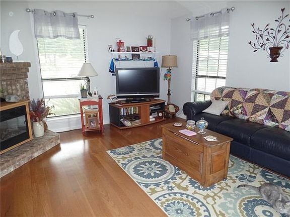 3rd image of 2437 Aquaduct Dr
