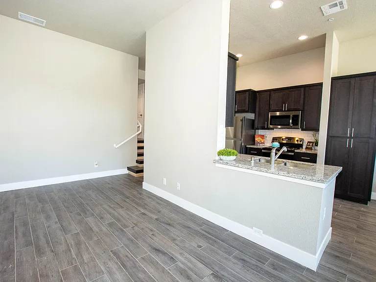 788 Mikkelsen Dr — Photo 8
