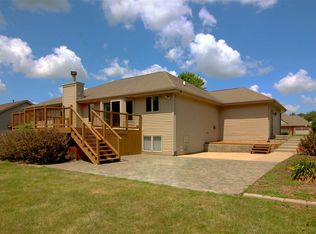 207 Starfire Rd, Poplar Grove, IL 61065