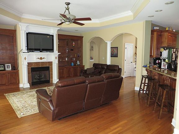 3rd image of 205 River Walk Trl