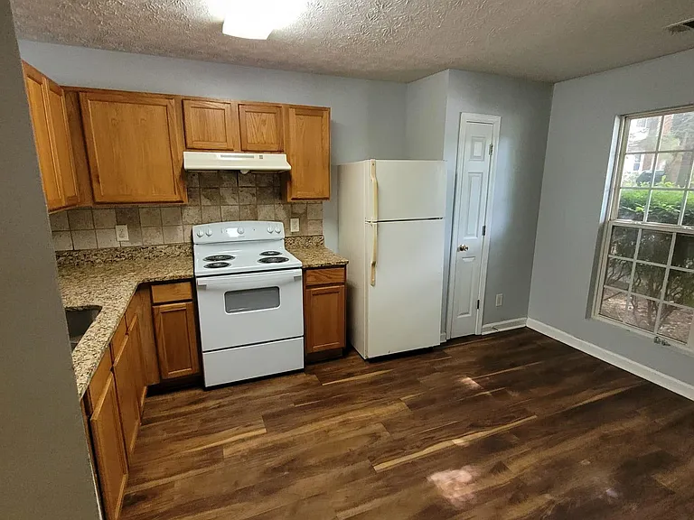 5615 Strathmoor Manor Cir — Photo 5