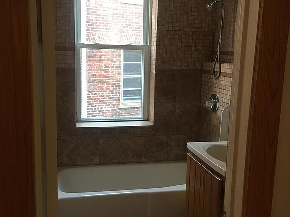 3rd image of 29 Glenridge Ave APT 2A