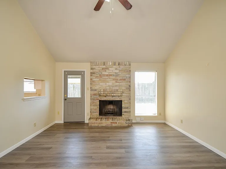 9414 Kingsvalley St — Photo 8