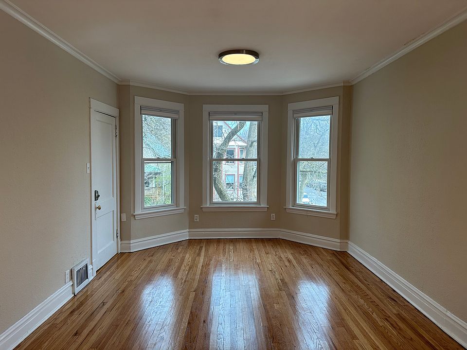 1st image of 2101 W Summerdale Ave #2