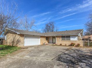 1809 Bellaire Cir, Moore, OK 73160