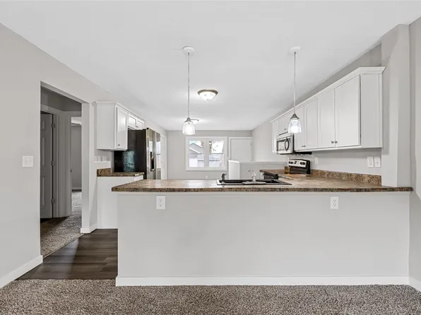 937 4th St SW, Cedar Rapids, IA 52404