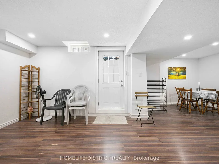 579 Sheppard Ave — Photo 9