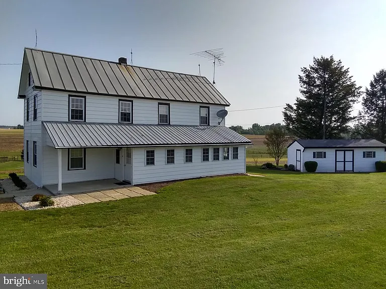442 Green Ln — Photo 2