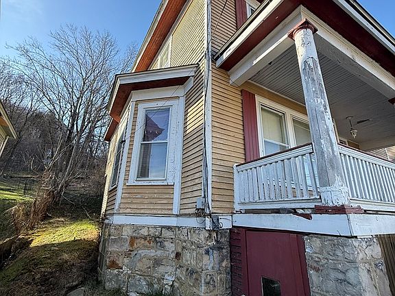 4th image of 817 Highland Ave