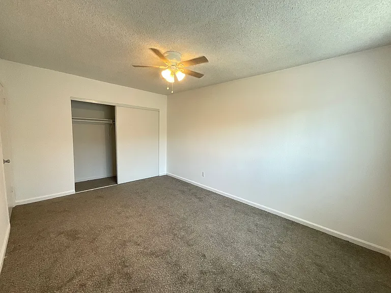 126 E Wilken Way — Photo 11