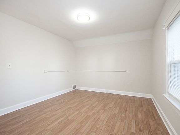 5th image of 2049 W 106th St #2
