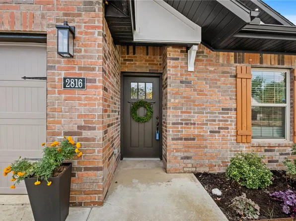 2816 W Persimmon St, Rogers, AR 72756