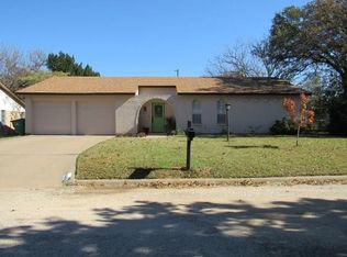 1511 Fairway Dr, Graham, TX 76450