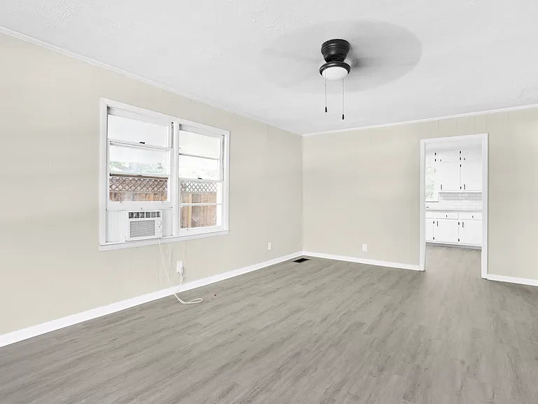 689 1st Ave SW — Photo 13