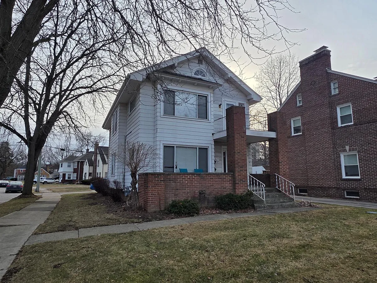Building Photo - 3803 Monroe St #UPPER