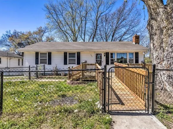 209 Lexington Rd, Pleasant Hill, MO 64080