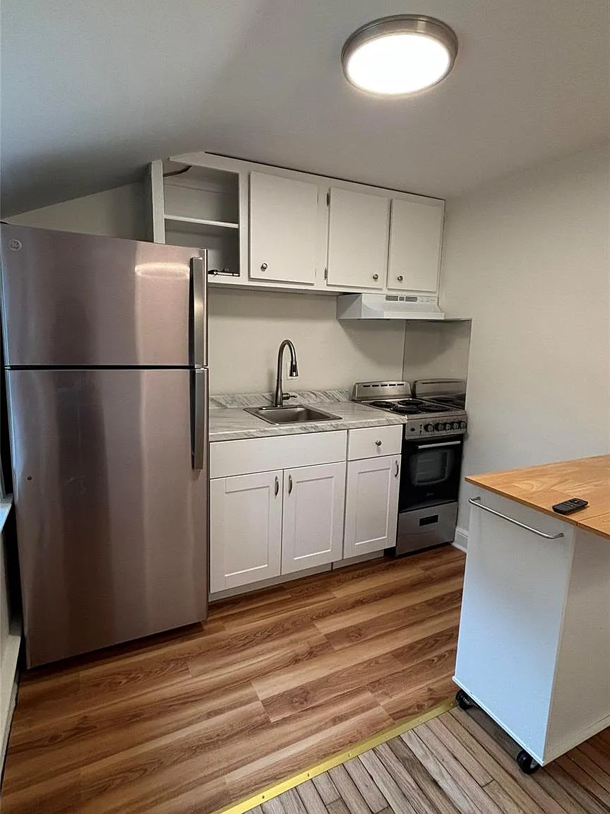 1 bed, 1.0 bath, 1050 sqft, $2,450 — Photo 1