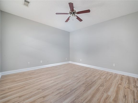 3rd image of 4528 Barretts Trace Blvd