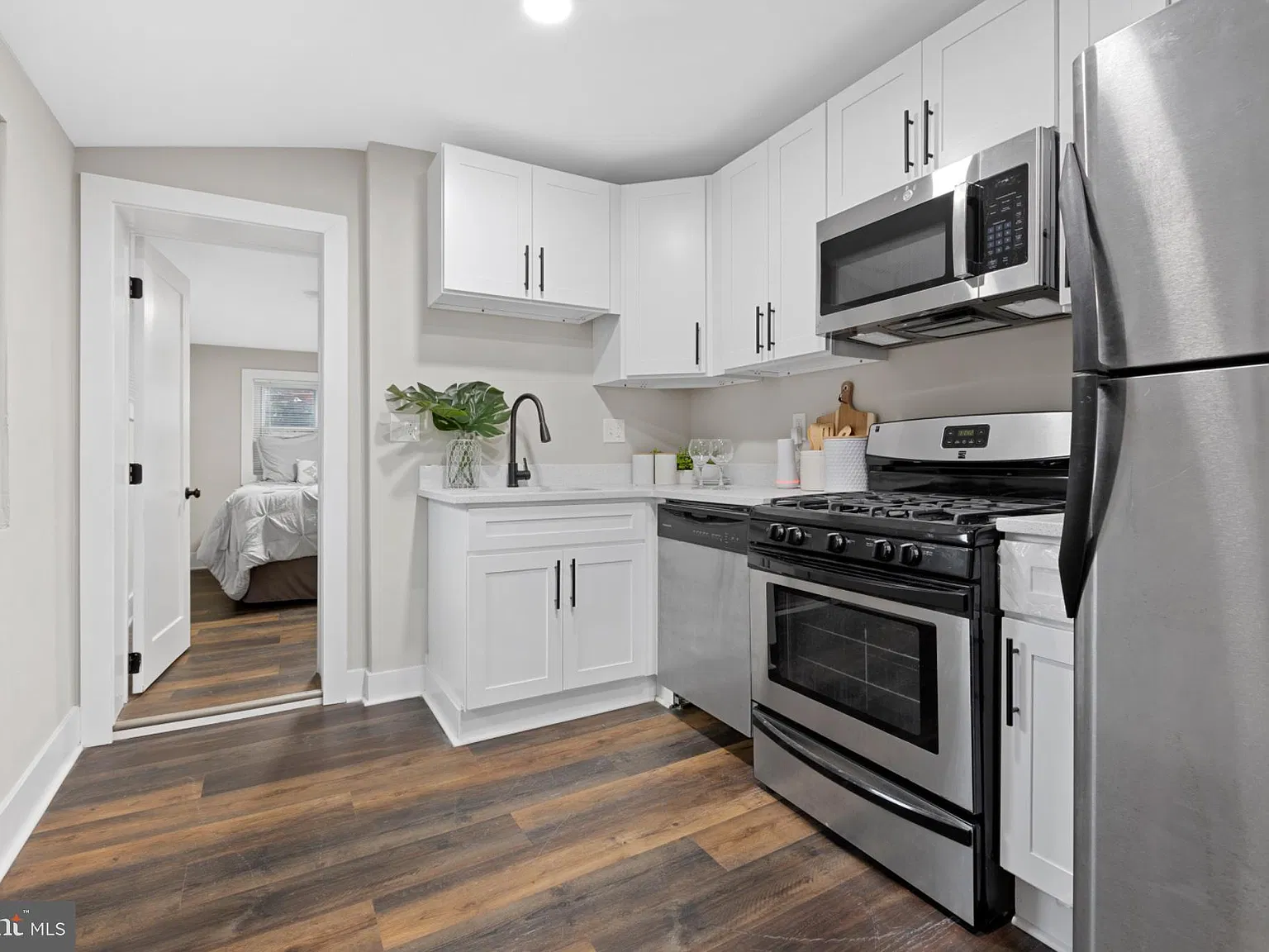 4 bed, 2.0 bath, 1700 sqft, $2,350 — Photo 4
