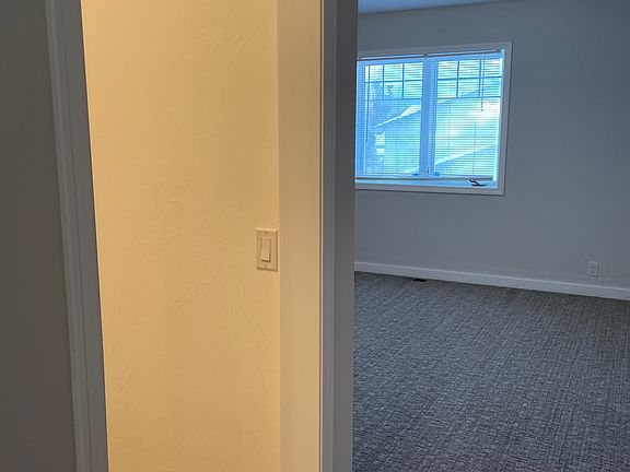 4th image of 109 E Granite Ave #D