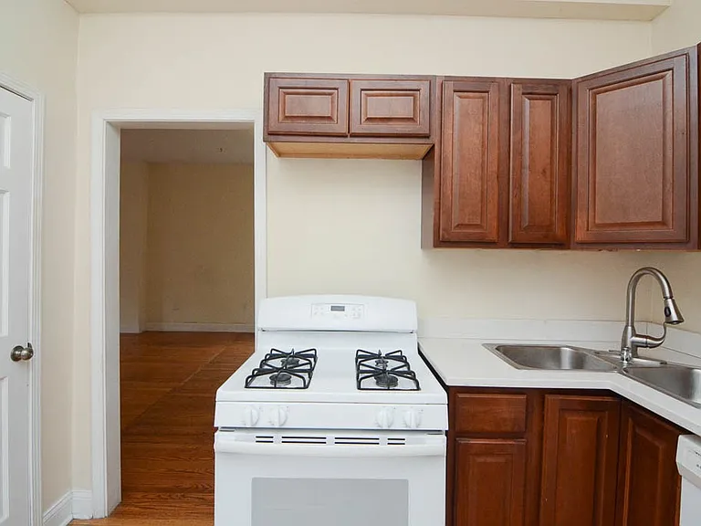 2347 W 24th Pl #R4 — Photo 4