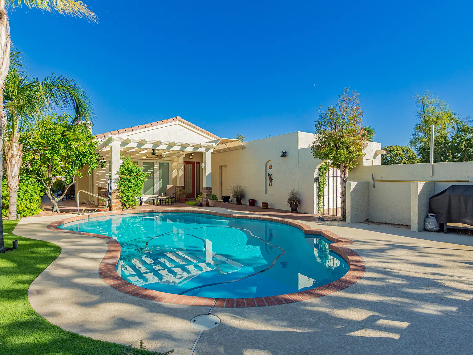 3 bed, 2.5 bath, 2390 sqft, $6,250 — Photo 3