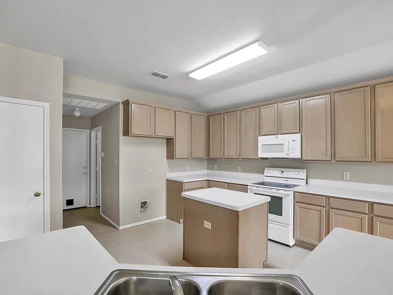 9641 Olivia Dr — Photo 8