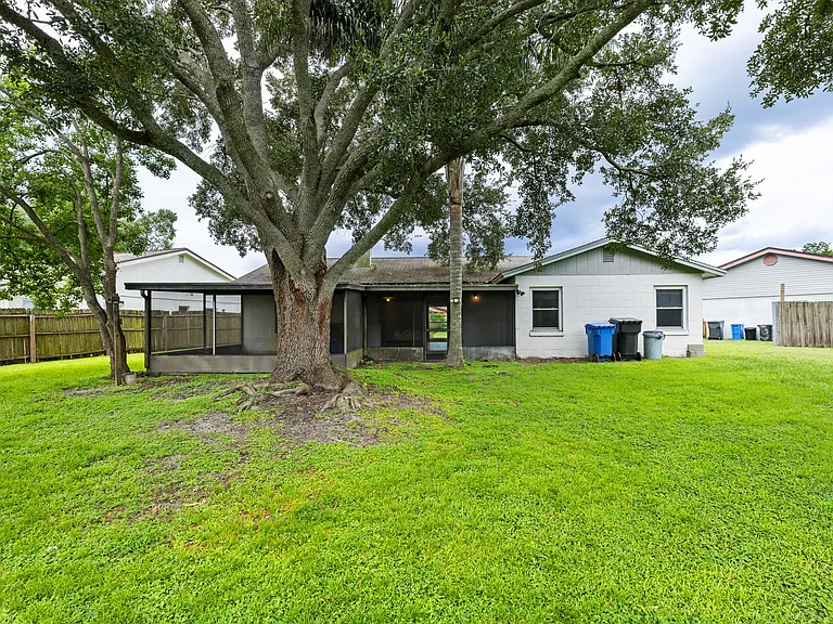 629 Stillview Cir — Photo 30