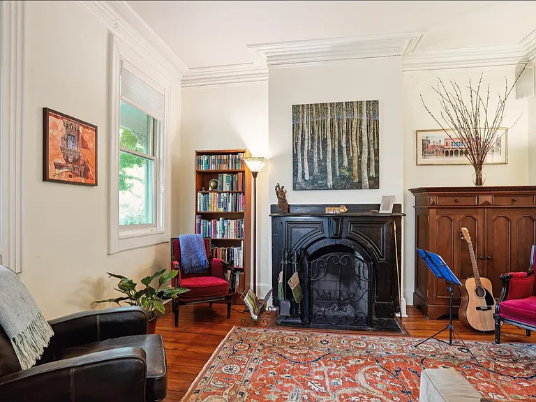 629 A St NE — Photo 4