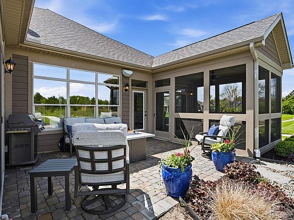 5th image of 6542 Riverrun Ln
