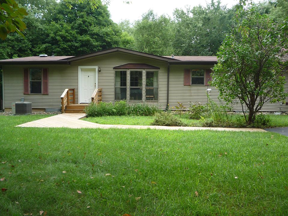 front yard with lilac tree