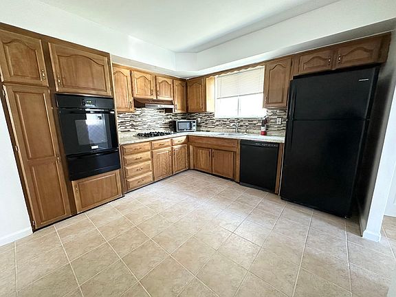 3rd image of 630 Barlow Ave Floor 1