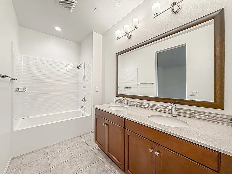 389 Castiano St — Photo 16