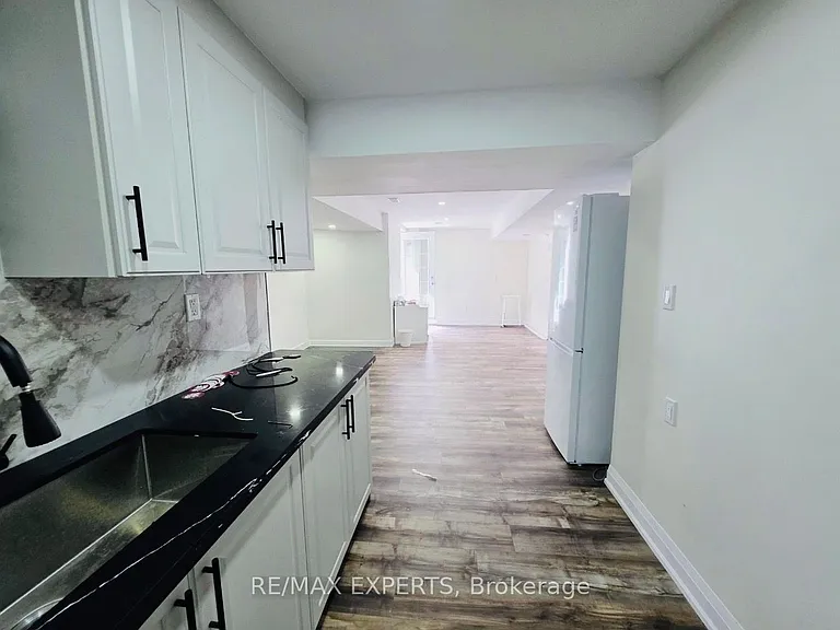 3400 Erin Centre Blvd #BASEMENT — Photo 5