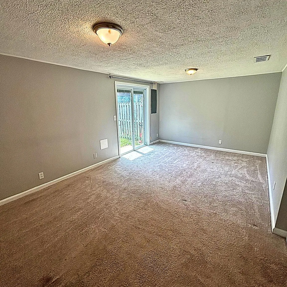 Studio, 1700 sqft, $1,000 — Photo 3