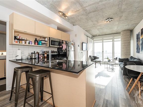 3rd image of 324 Laurier Ave W #1513
