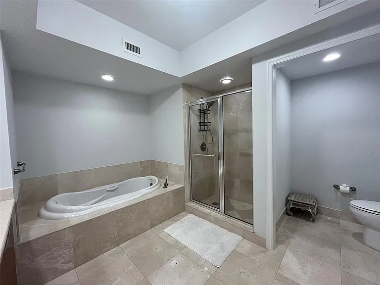 2650 Lake Shore Dr #803 — Photo 30