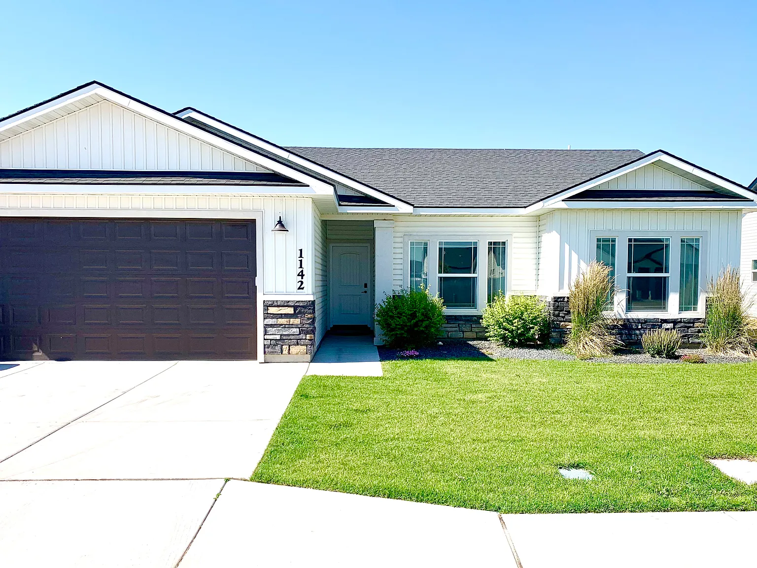 1142 White Birch Ave — Photo 1