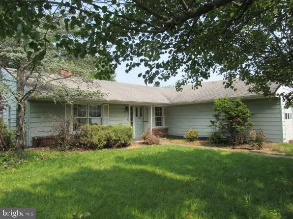 54 Arbor Meadow Dr, Sicklerville, NJ 08081