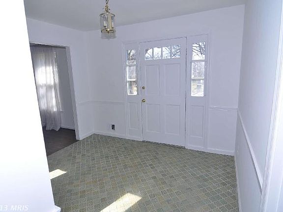 2nd image of 4705 Hornbeam Dr