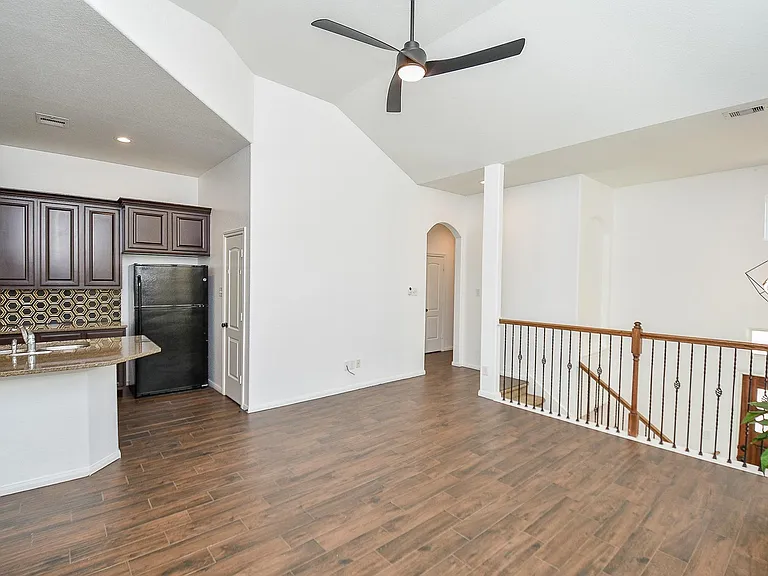 18 Cheswood Manor Dr — Photo 15