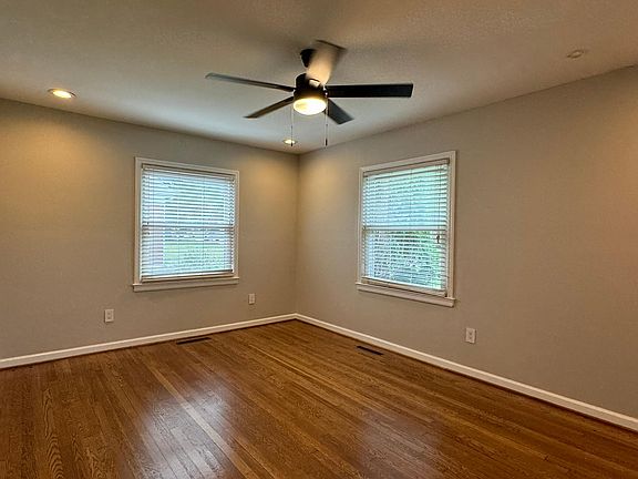 4th image of 383 Sheridan Dr