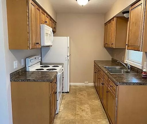 4th image of 501 W Elm Dr
