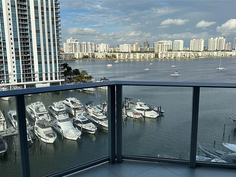 17111 Biscayne Blvd #903 — Photo 38