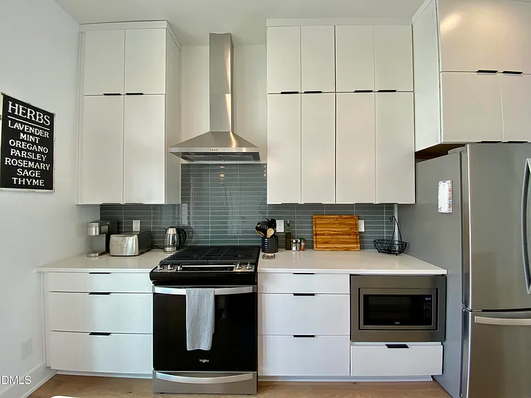 629 Queen St — Photo 12