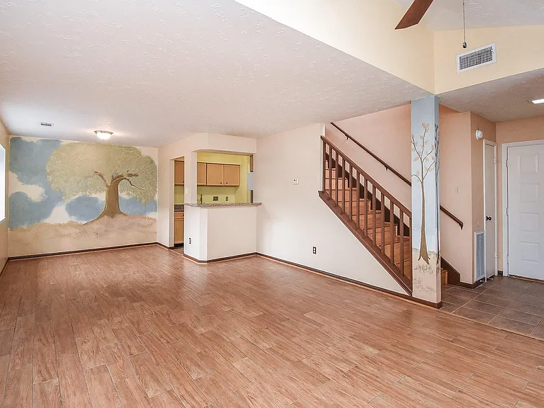 7822 Greenedge Dr — Photo 3