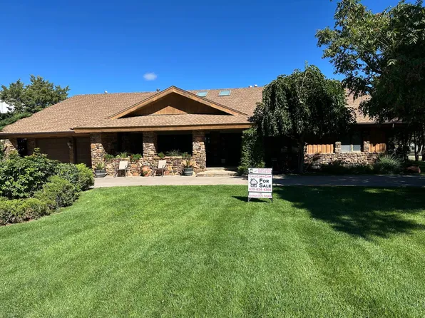 302 W 1st St, Hugoton, KS 67951