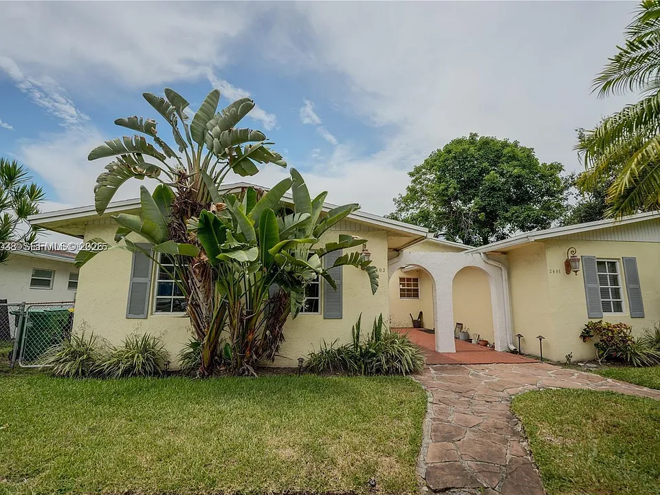 2403 SW 58th Mnr #1
